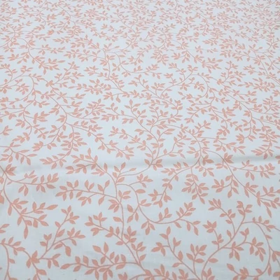 Pamutvászon fehér alapon púder leveles indák