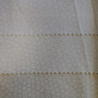 Pamutvászon fehér apró körök drapp alapon